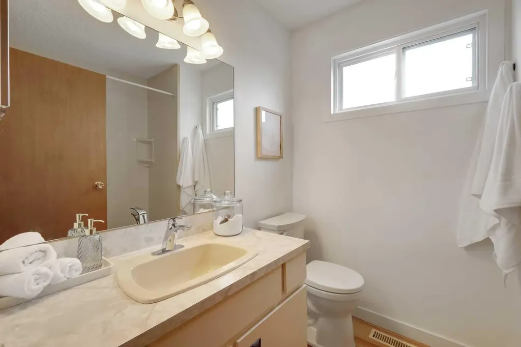 81 Strathcona Crescent SW Calgary AB T3H1K9