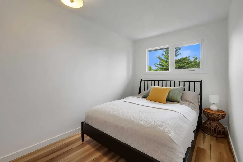 81 Strathcona Crescent SW Calgary AB T3H1K9
