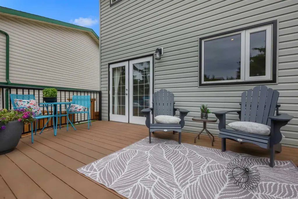 81 Strathcona Crescent SW Calgary AB T3H1K9