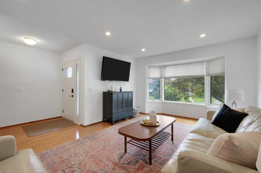 81 Strathcona Crescent SW Calgary AB T3H1K9