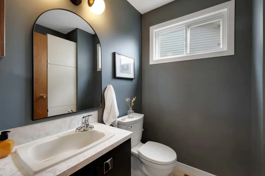 81 Strathcona Crescent SW Calgary AB T3H1K9