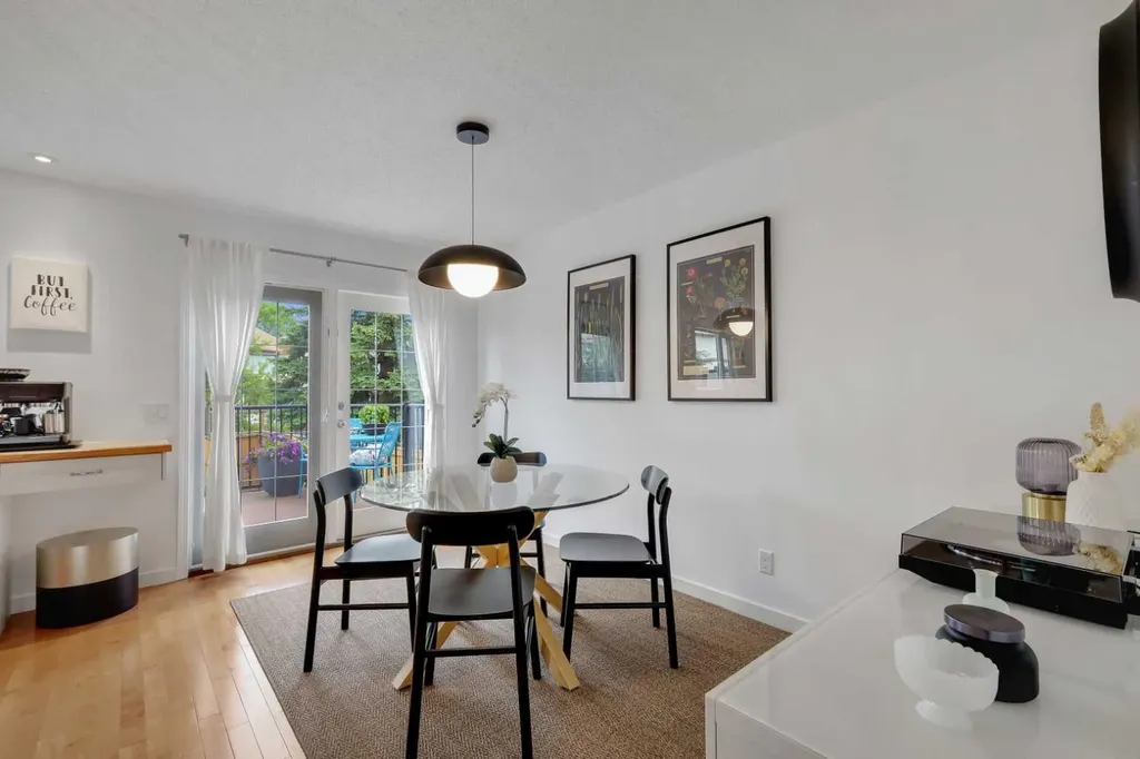 81 Strathcona Crescent SW Calgary AB T3H1K9