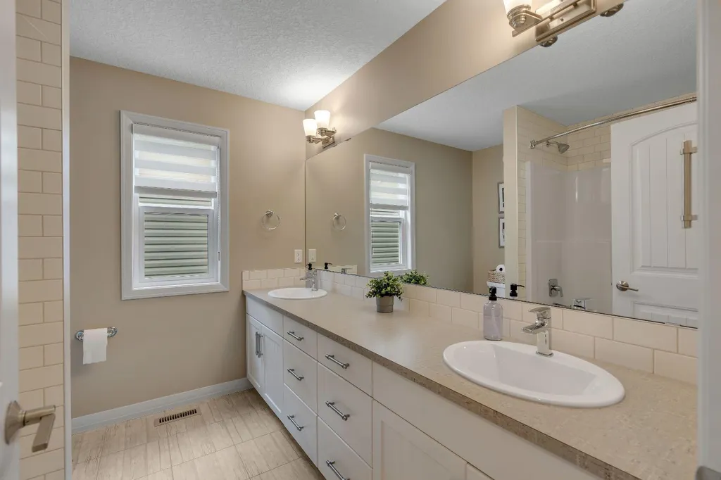 369 Clydesdale Way Cochrane AB T4C 0X2