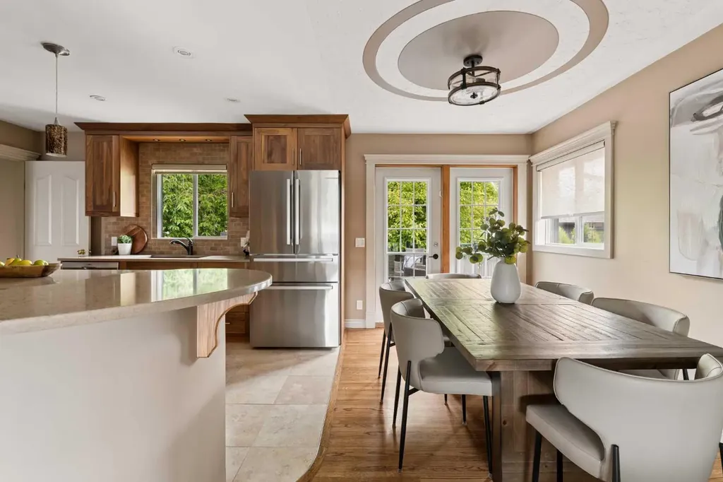 220 41 Avenue NW Calgary AB T2K 0G8