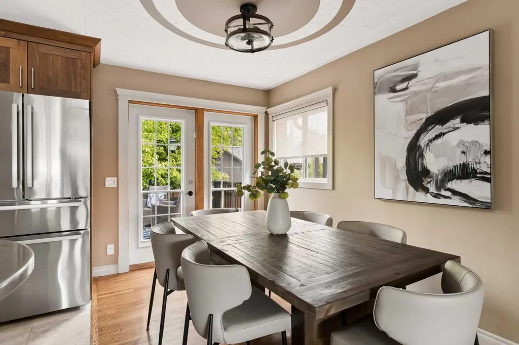 220 41 Avenue NW Calgary AB T2K 0G8