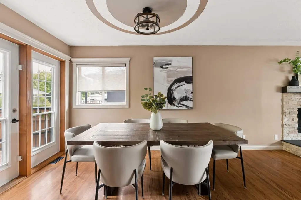 220 41 Avenue NW Calgary AB T2K 0G8