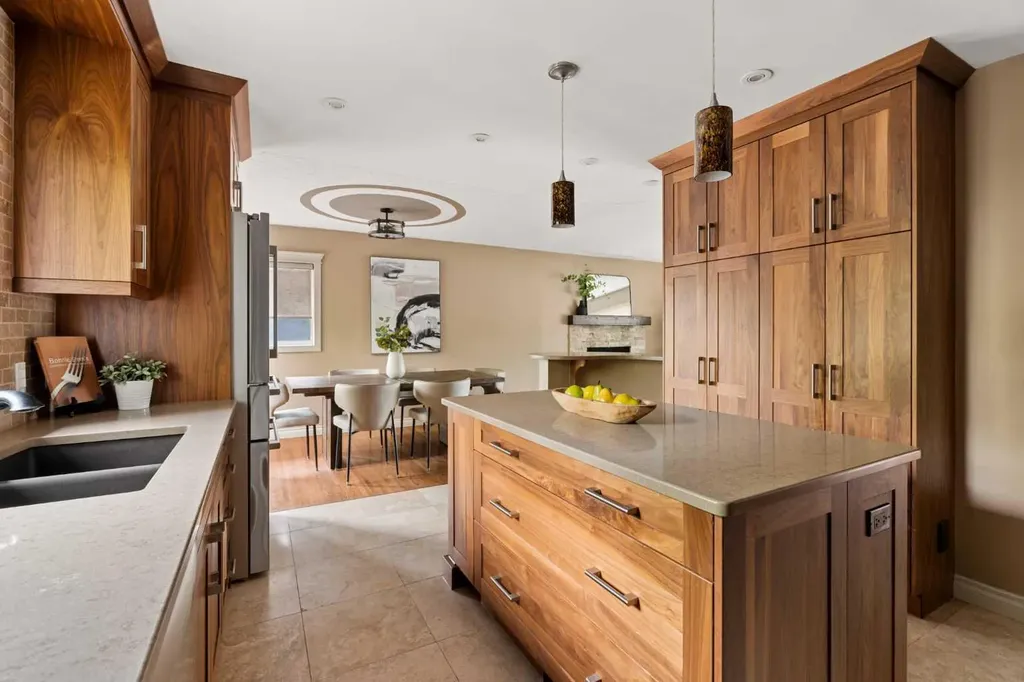 220 41 Avenue NW Calgary AB T2K 0G8