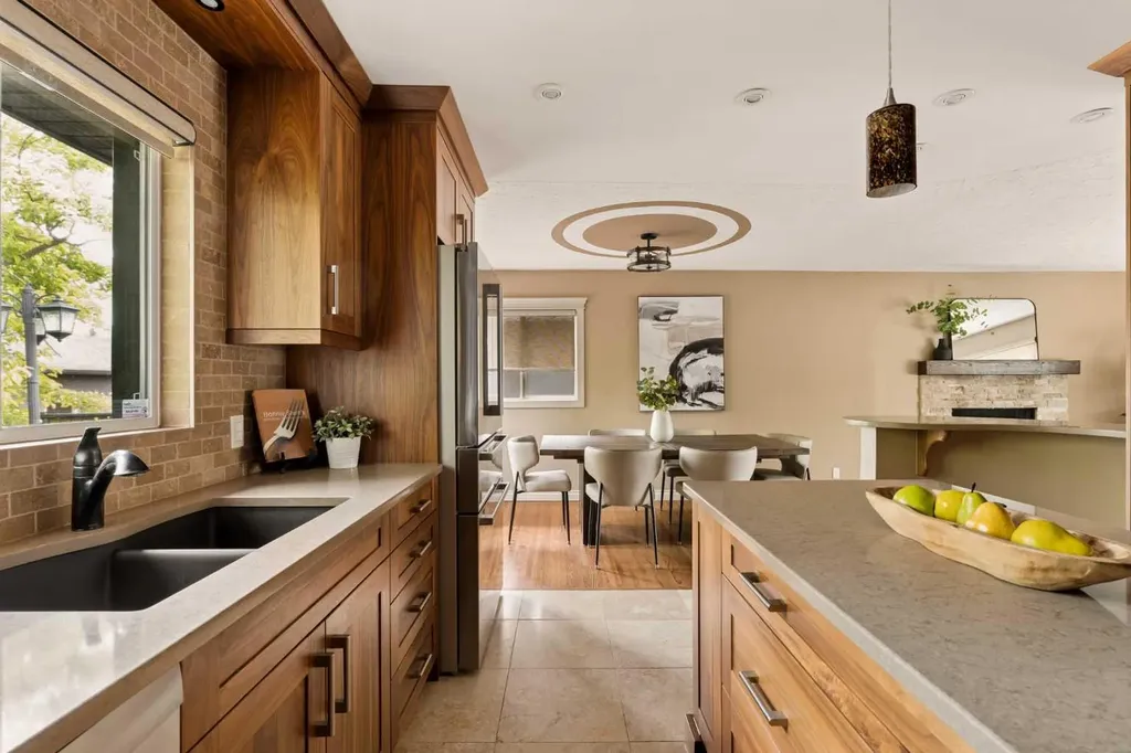 220 41 Avenue NW Calgary AB T2K 0G8