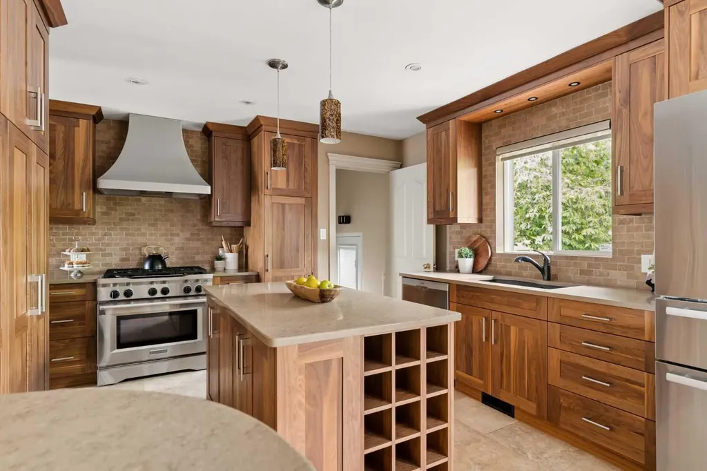 220 41 Avenue NW Calgary AB T2K 0G8