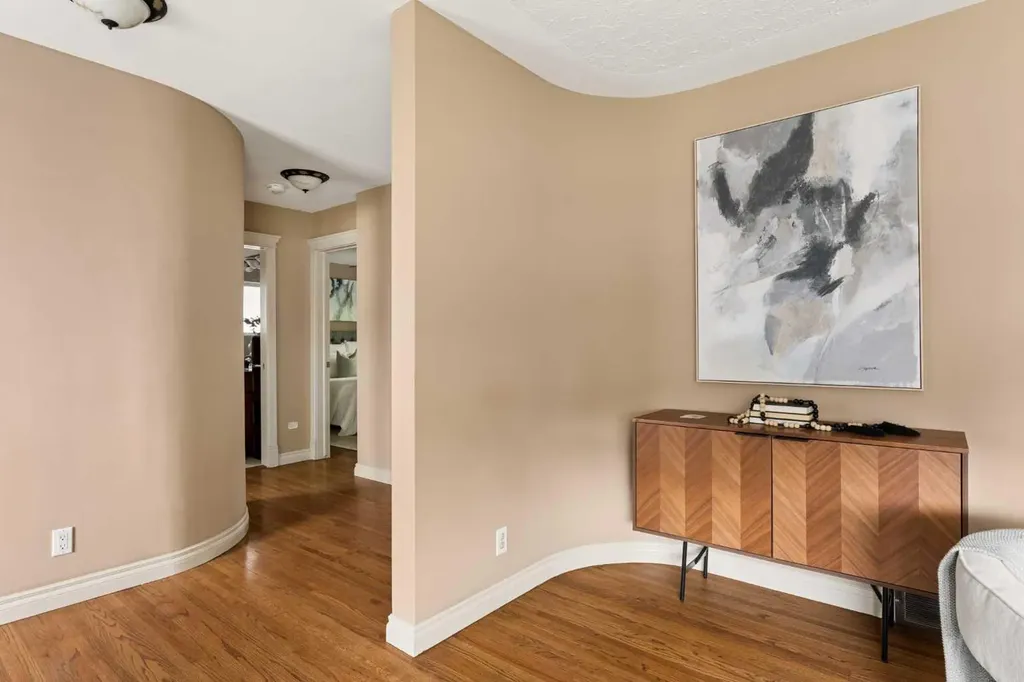 220 41 Avenue NW Calgary AB T2K 0G8