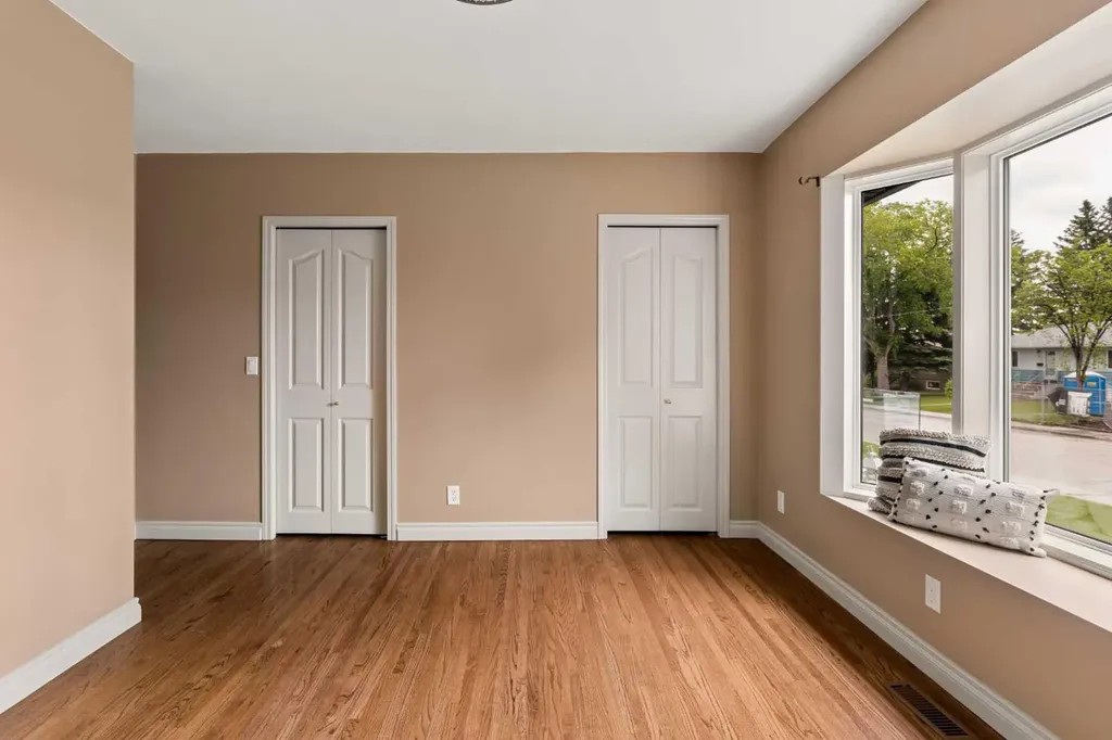 220 41 Avenue NW Calgary AB T2K 0G8