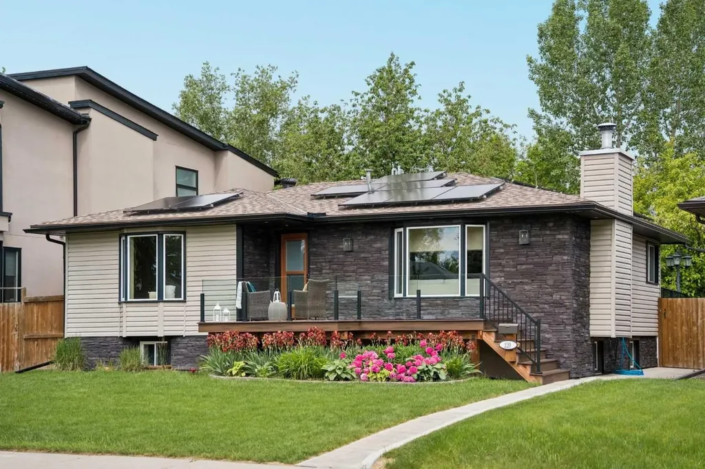 220 41 Avenue NW Calgary AB T2K 0G8