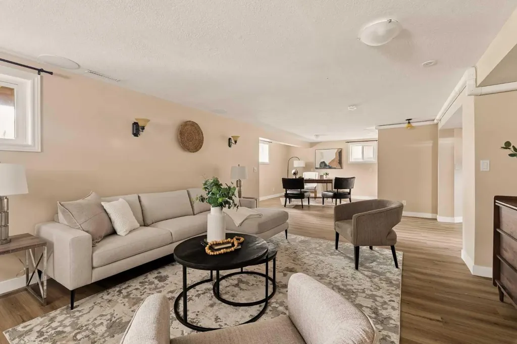 220 41 Avenue NW Calgary AB T2K 0G8