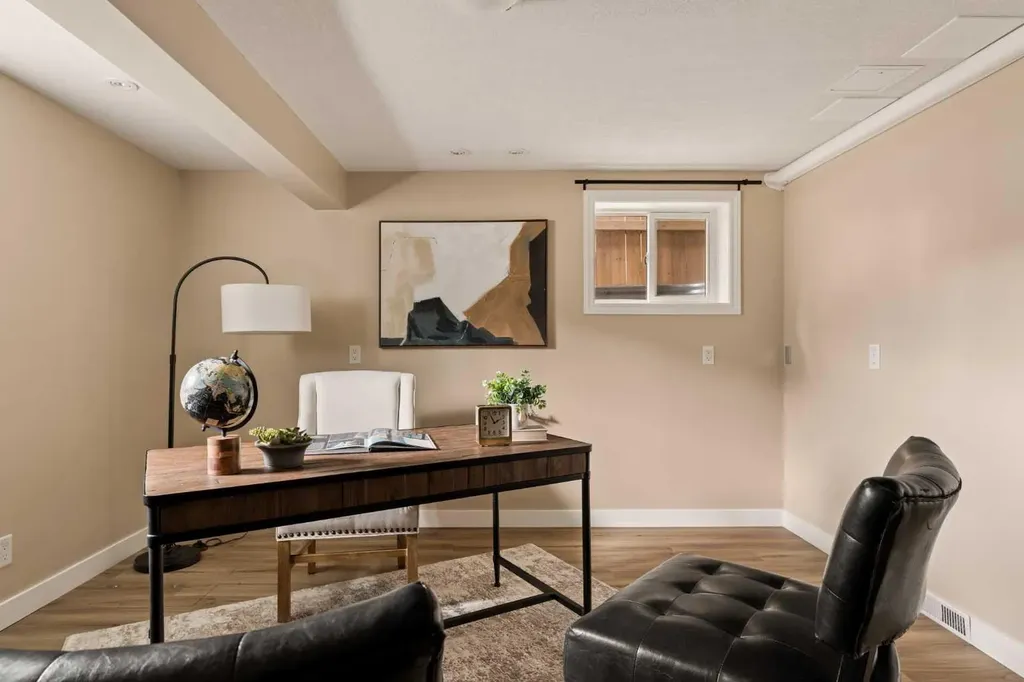 220 41 Avenue NW Calgary AB T2K 0G8