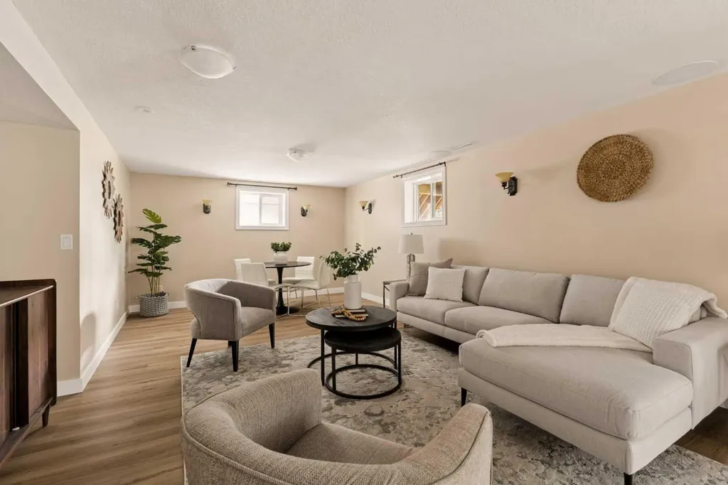 220 41 Avenue NW Calgary AB T2K 0G8