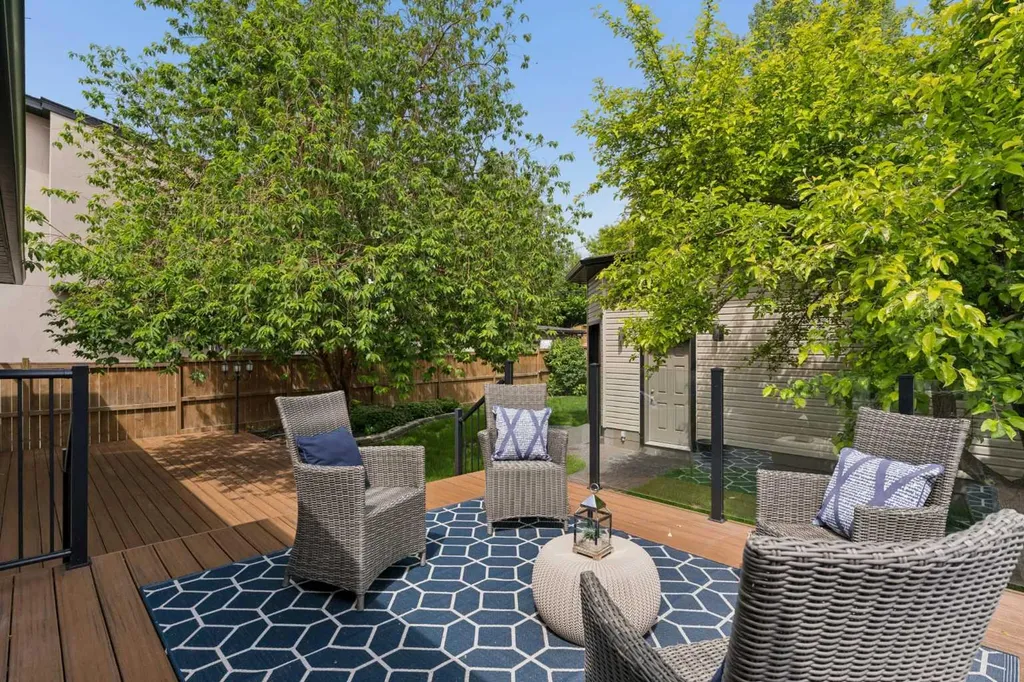 220 41 Avenue NW Calgary AB T2K 0G8