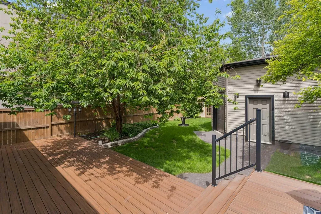 220 41 Avenue NW Calgary AB T2K 0G8