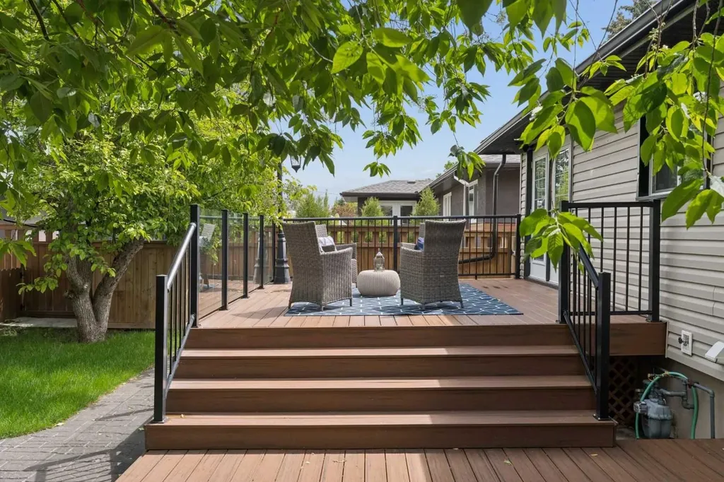 220 41 Avenue NW Calgary AB T2K 0G8