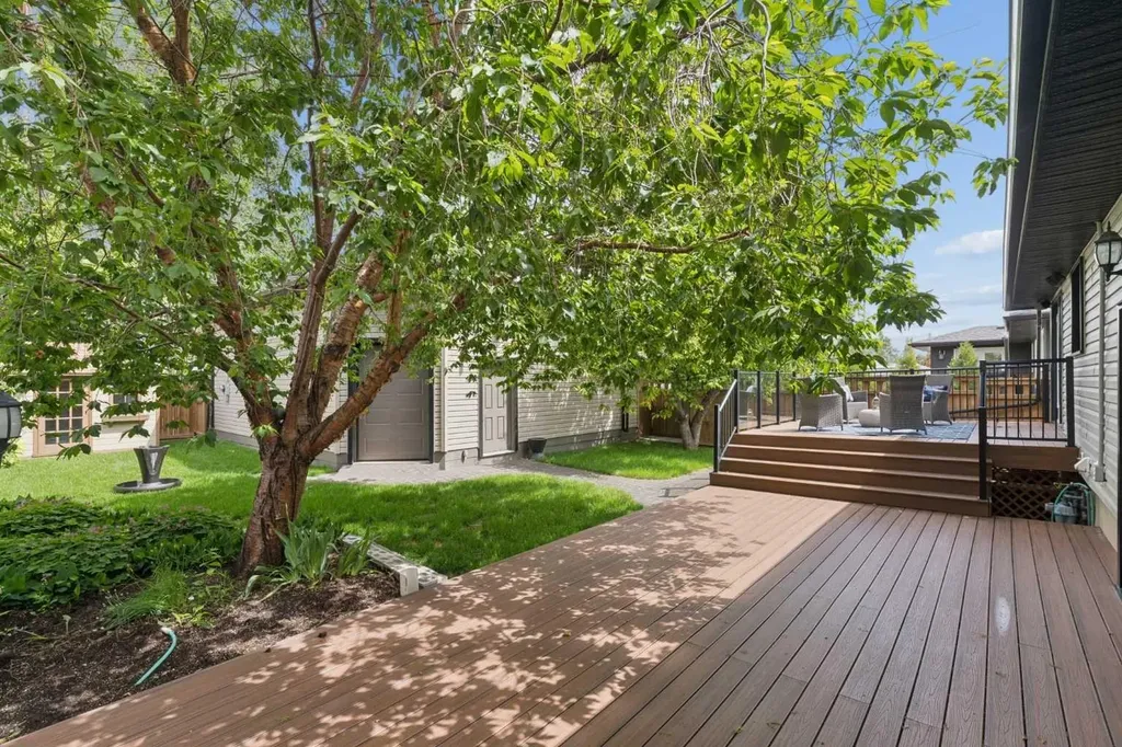 220 41 Avenue NW Calgary AB T2K 0G8