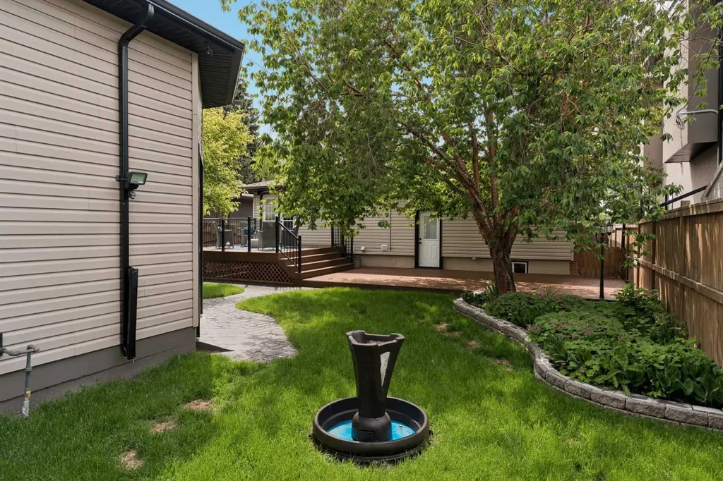 220 41 Avenue NW Calgary AB T2K 0G8