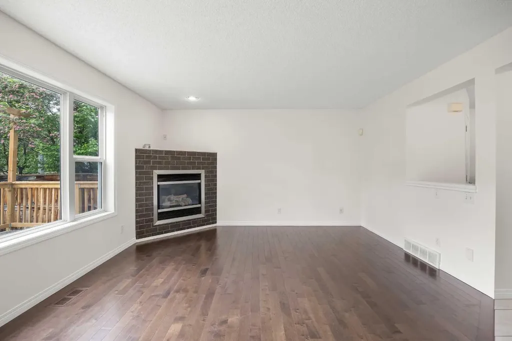 144 Panamount Lane NW Calgary AB T3K 5Y6