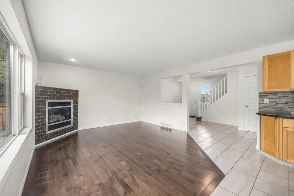 144 Panamount Lane NW Calgary AB T3K 5Y6