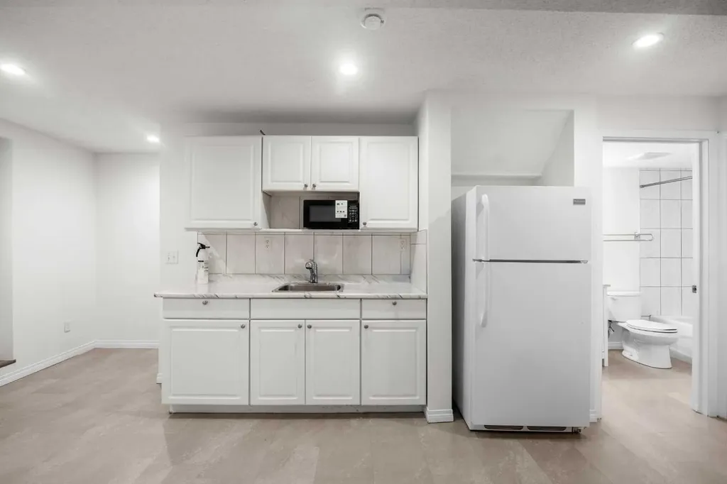 144 Panamount Lane NW Calgary AB T3K 5Y6