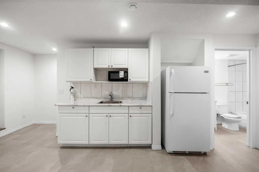 144 Panamount Lane NW Calgary AB T3K 5Y6