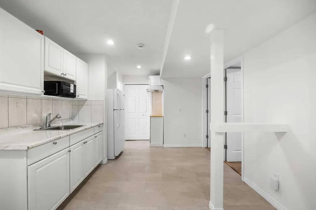 144 Panamount Lane NW Calgary AB T3K 5Y6