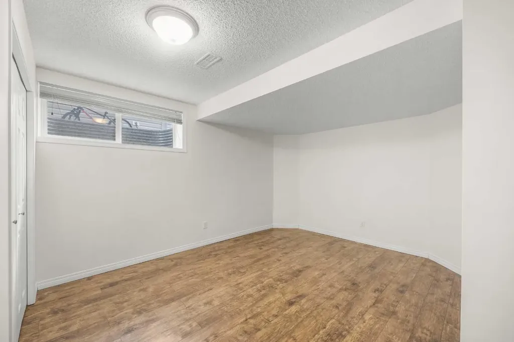 144 Panamount Lane NW Calgary AB T3K 5Y6
