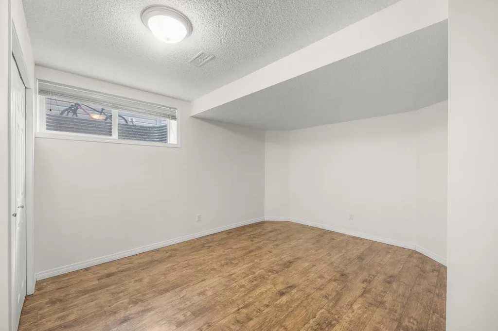 144 Panamount Lane NW Calgary AB T3K 5Y6