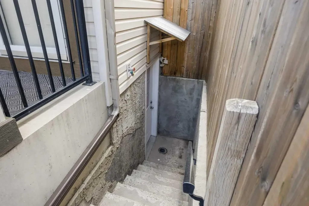 144 Panamount Lane NW Calgary AB T3K 5Y6