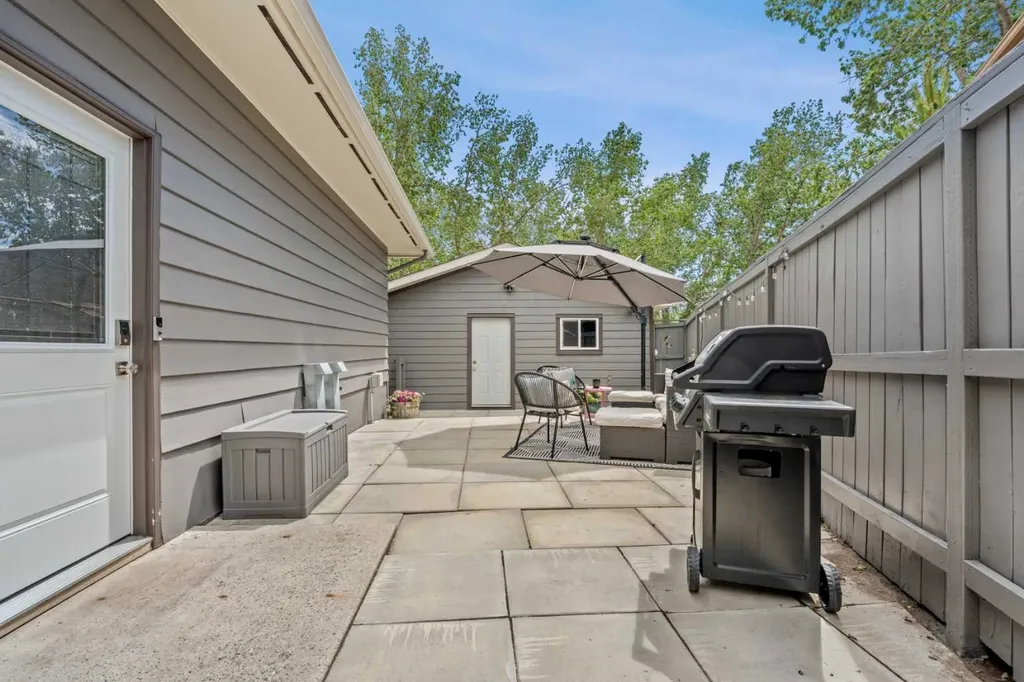 331 Midglen Place SE Calgary AB T2X 1H8