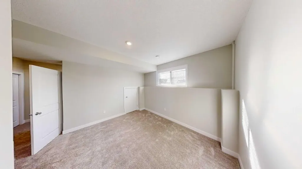 9549 114 Avenue Clairmont AB T8X0W7
