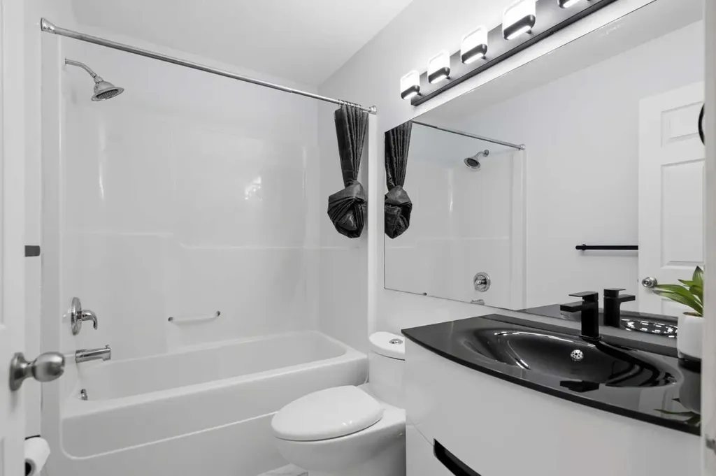 319 Coventry Road NE Calgary AB T3K5K5