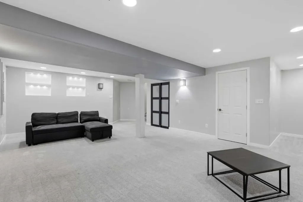319 Coventry Road NE Calgary AB T3K5K5