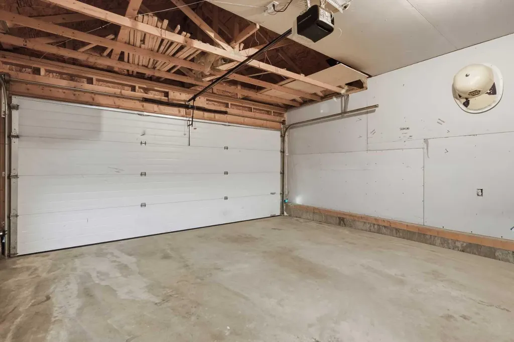 319 Coventry Road NE Calgary AB T3K5K5