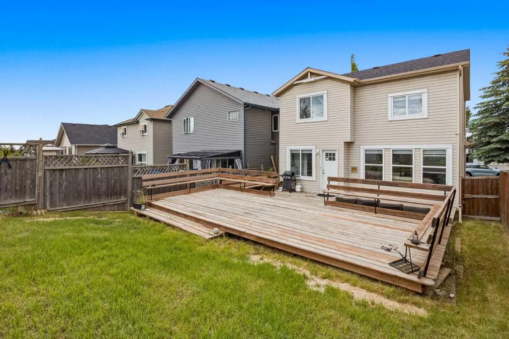 319 Coventry Road NE Calgary AB T3K5K5