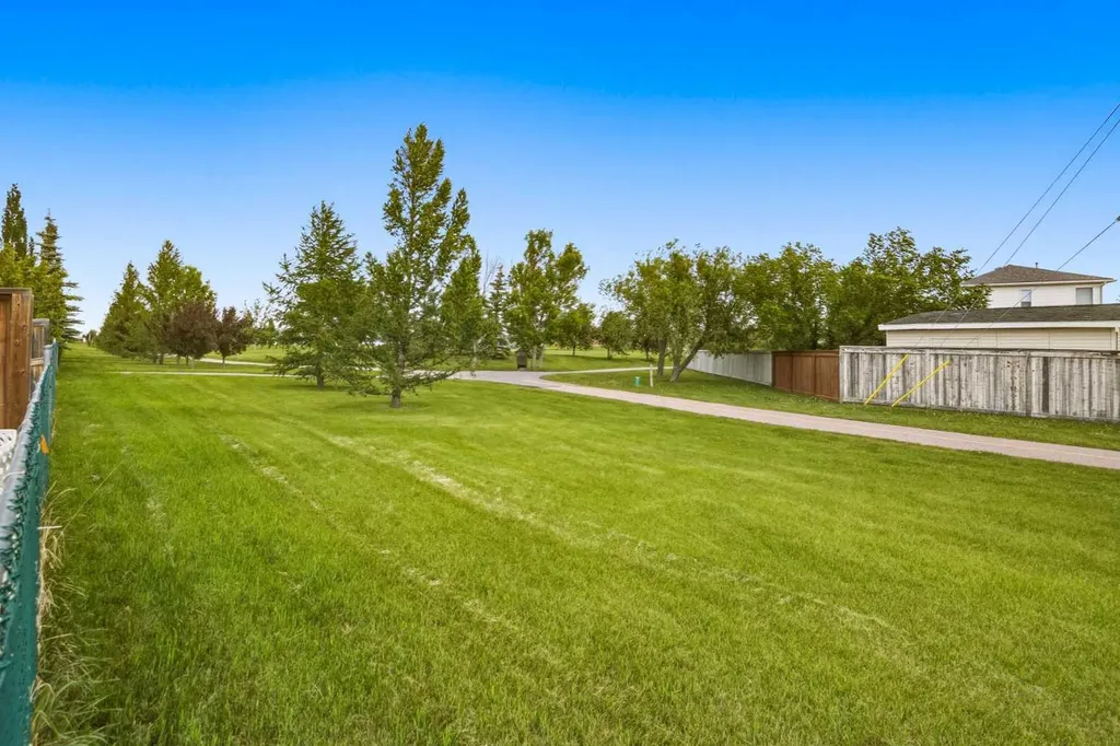 319 Coventry Road NE Calgary AB T3K5K5