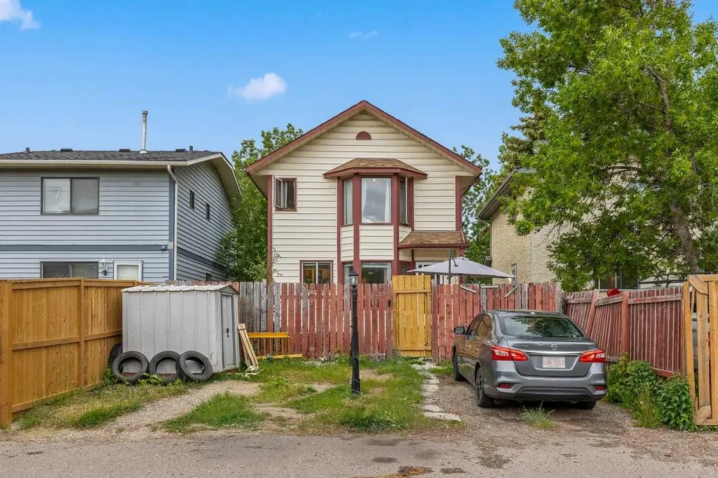 116 Sunbank Way SE Calgary AB T2X 2B6