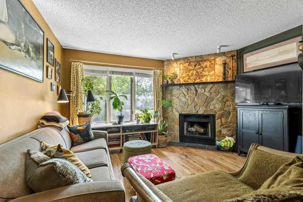 116 Sunbank Way SE Calgary AB T2X 2B6