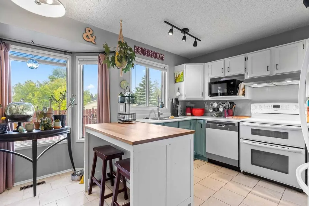 116 Sunbank Way SE Calgary AB T2X 2B6