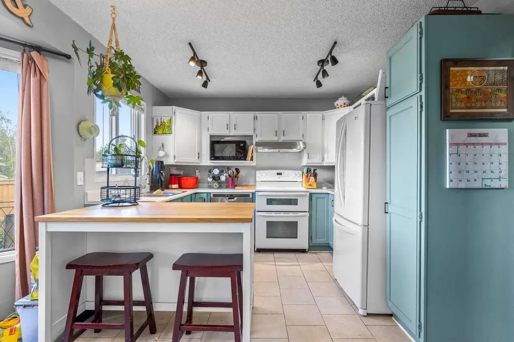 116 Sunbank Way SE Calgary AB T2X 2B6