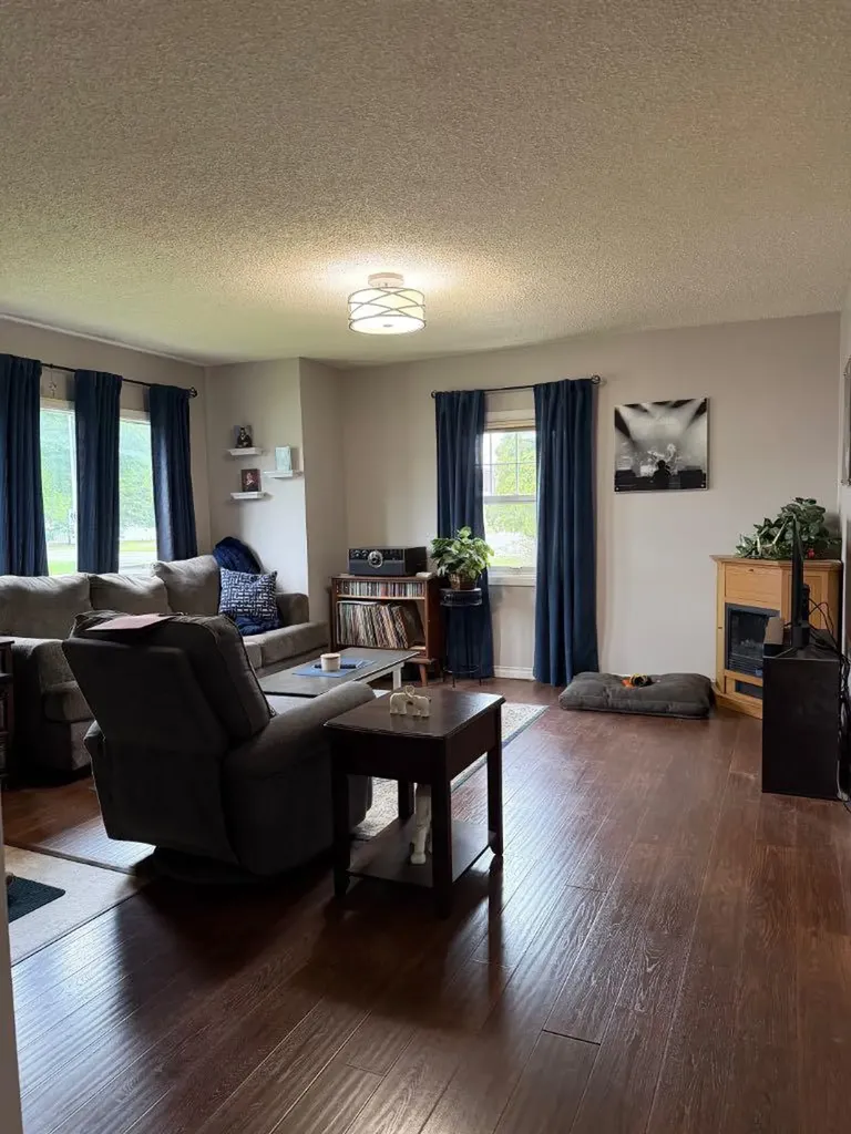 10107 90 Avenue Grande Prairie AB T8V 0E8