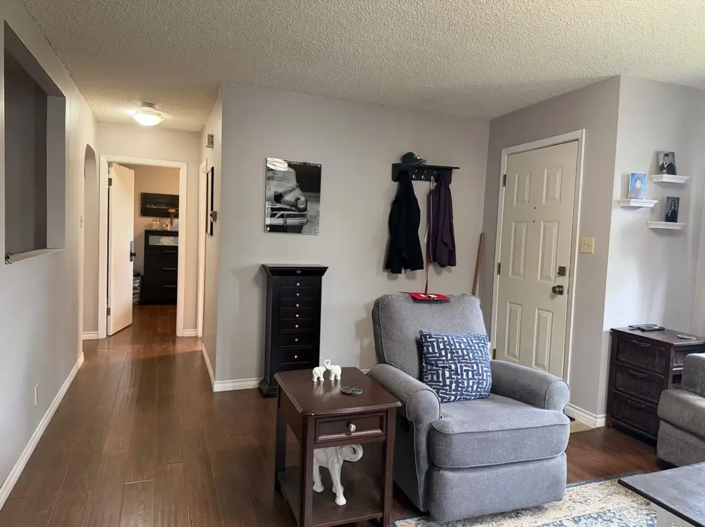 10107 90 Avenue Grande Prairie AB T8V 0E8