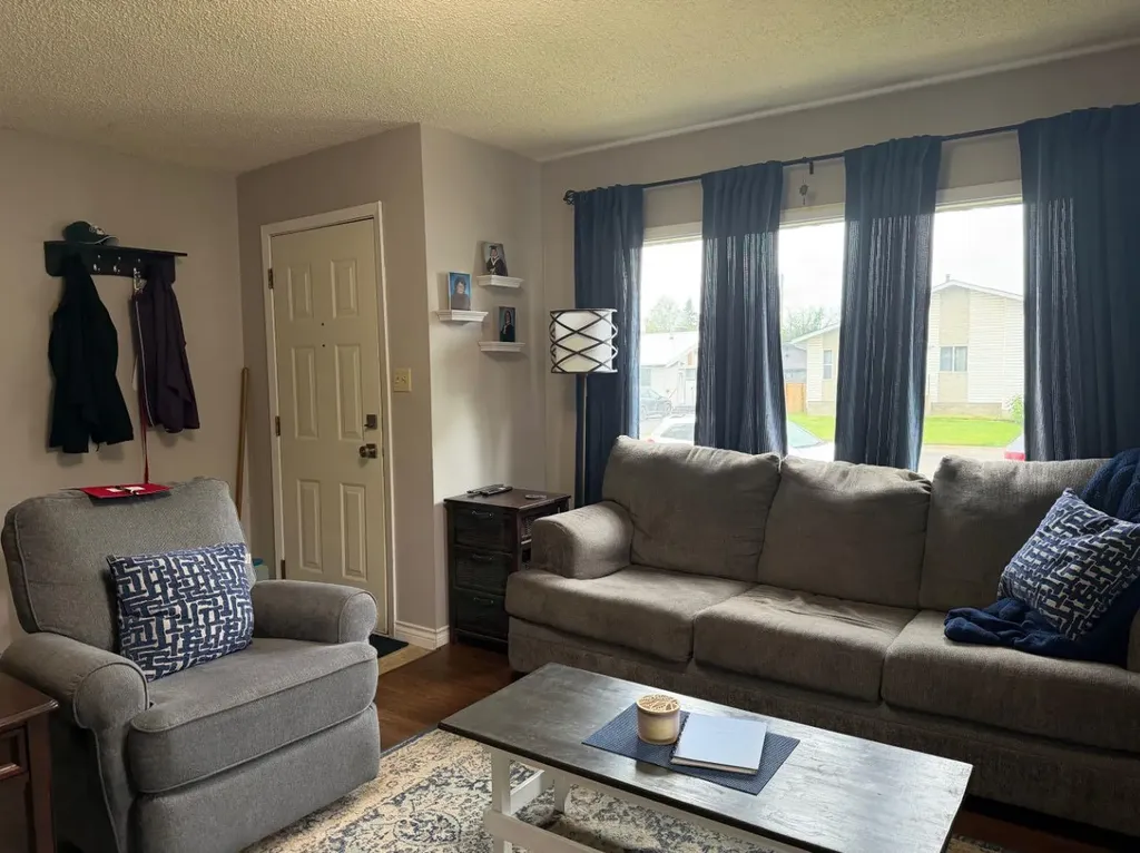 10107 90 Avenue Grande Prairie AB T8V 0E8