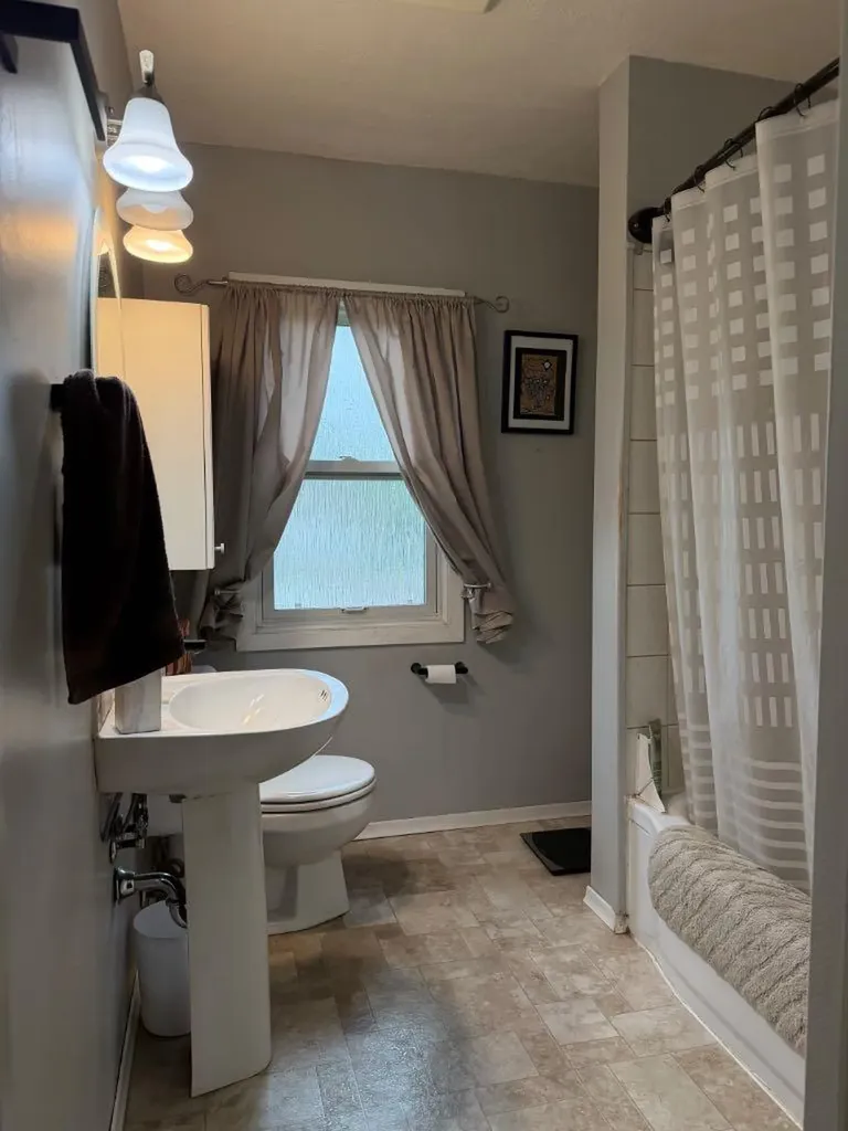 10107 90 Avenue Grande Prairie AB T8V 0E8