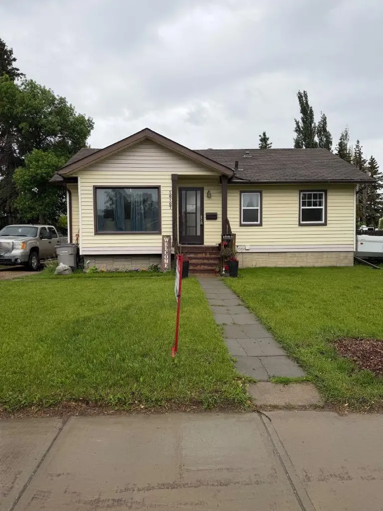 10107 90 Avenue Grande Prairie AB T8V 0E8