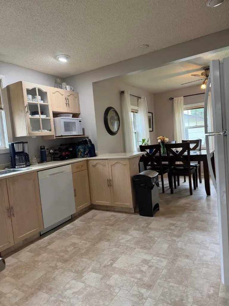 10107 90 Avenue Grande Prairie AB T8V 0E8