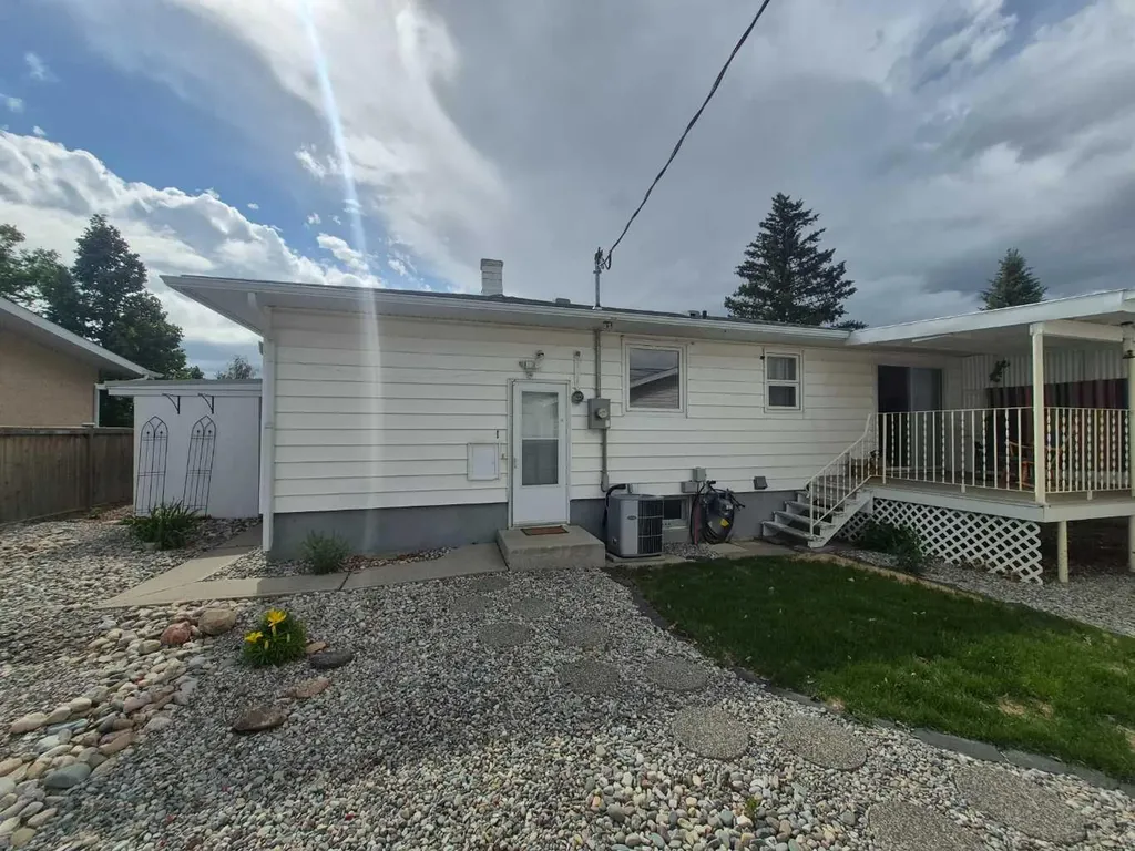 1023 29a Street S Lethbridge AB T1K 2X8